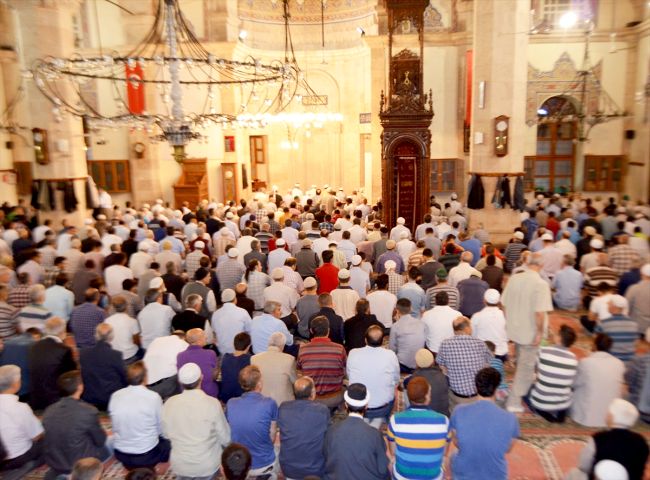 Ramazan Ayı Başladı.. Yeni Camii'de İlk Teravih
