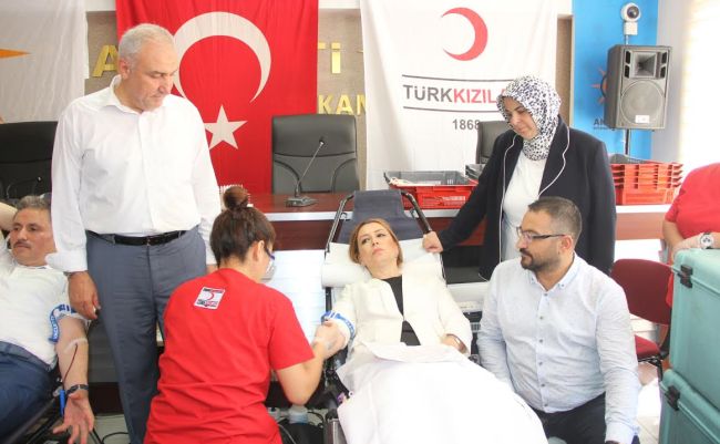 AKP'nin Kan Kampanyasına Çalık da Katıldı