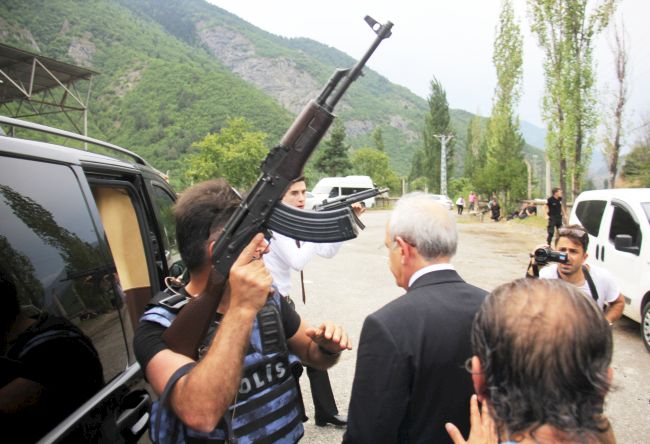 Kılıçdaroğlu'nun Konvoyuna Silahlı Saldırı