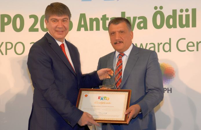 Ödülü Belediye Başkanı Gürkan Aldı