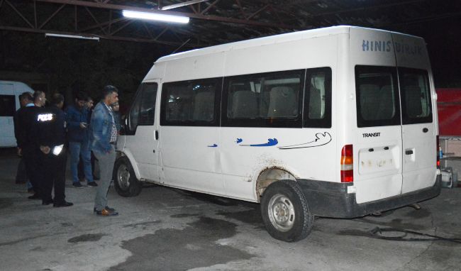 Gece Yarısı 'Bomba Şüphelisi' Minibüs Kovalamacası