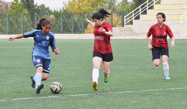Kızlar İlk Maçta Elazığ'ı Farklı Geçti