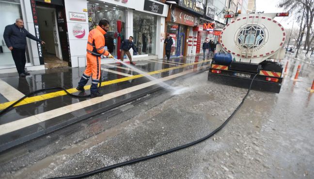 Yollar Özel Solusyonla Yıkanıyor