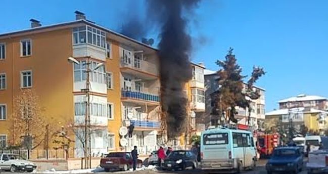 Anne ve Çocuklarını Sokaktan Geçen Genç Kurtardı