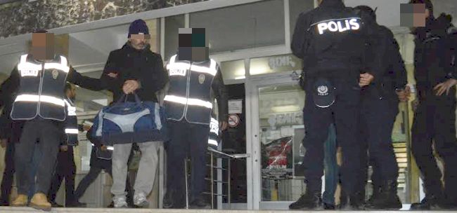 16 Polis FETÖ ve 'ByLock'tan Tutuklandı