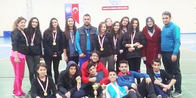 Gençler Tenis Birinciliği Yapıldı