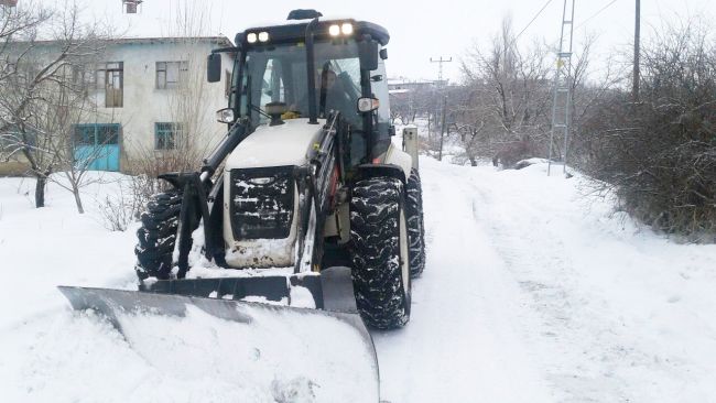 Köy Yollarında Kar Mücadelesi