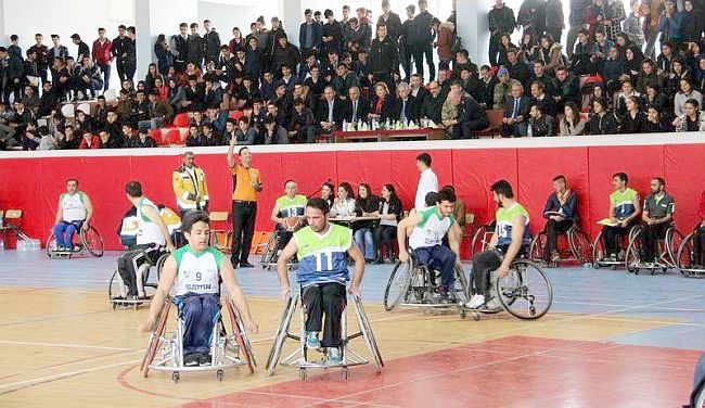 Hakkari'de Farklı Yenildiler