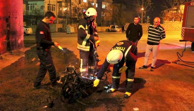 Benzin Döktü Yaktı!