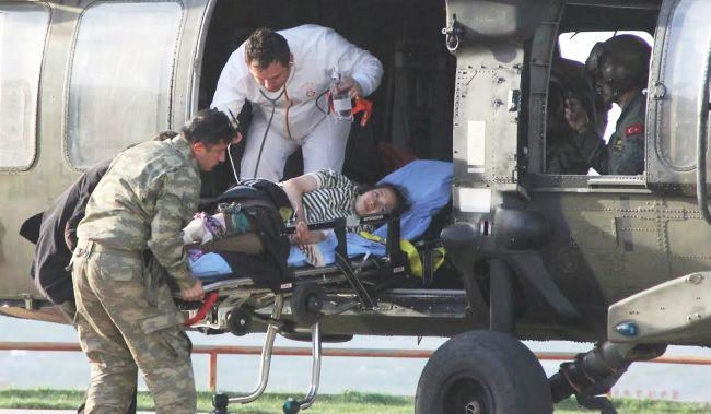 Yılan Isırdı, Helikopterle Hastaneye Yetiştirildi