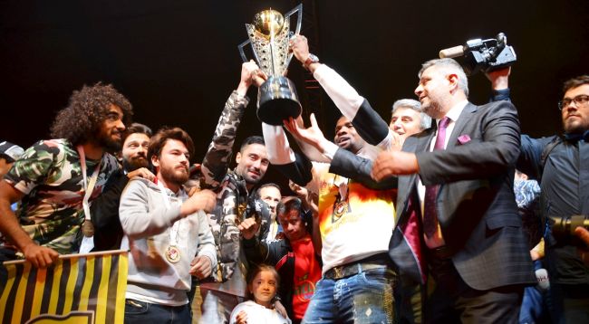 EYMS 'İkincilik' Kupasını Aldı ve Kutladı