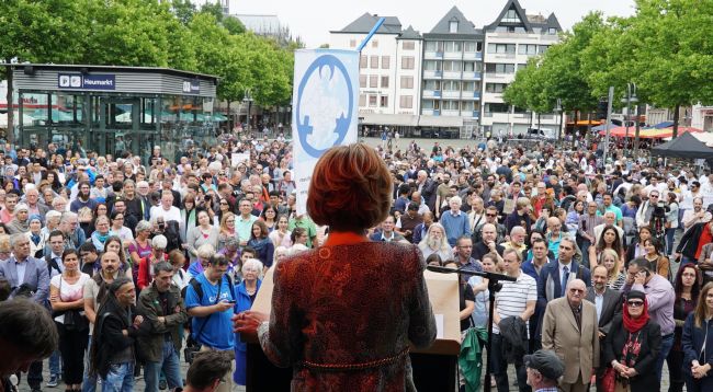 Almanya'da Müslümanlar Teröre Karşı Yürüdü