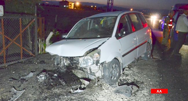 Otomobil Kaza Yaptı, Sürücünün Eşi Öldü