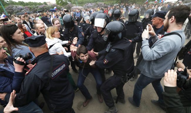 Rusya'da 650 Protestocuya Gözaltı