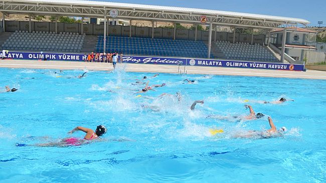 Olimpik Yüzme Havuzu Sezonu Açıyor