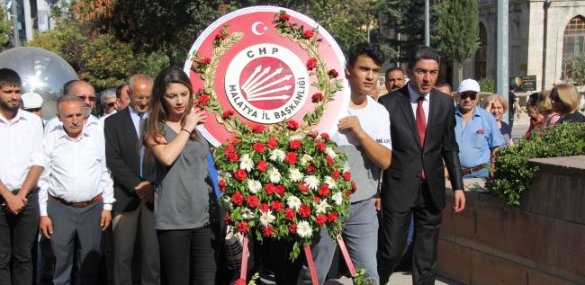 CHP'den Anıtta 'Alternatif' Tören