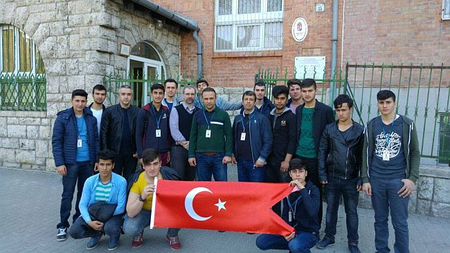 17 Öğrenci Macaristan'dan Döndü