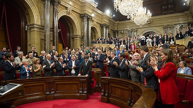 Katalonya Tek Yanlı Bağımsızlık İlan Etti