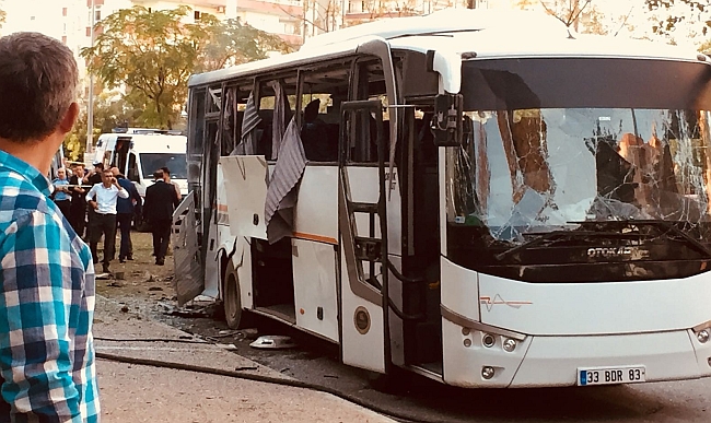 Mersin'de Polis Servisine Bombalı Saldırı