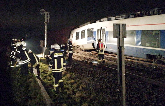Almanya'da 2 Tren Çarpıştı, 50 Yaralı