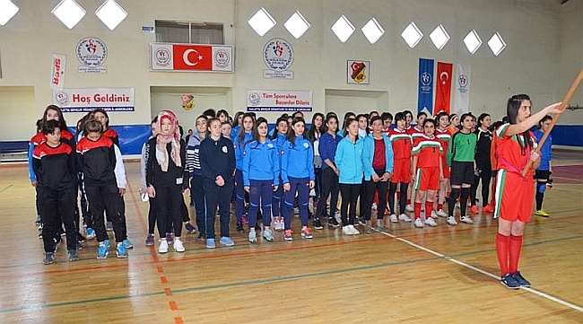 Futsalda Yarı Finaller Başladı