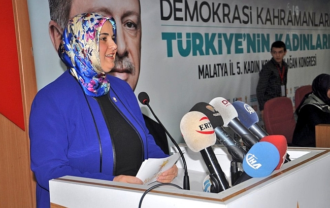 Oğuzhan AKP Kadın Kolları Başkanlığını Bıraktı