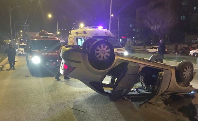 Otomobil Takla Attı, 5 Kişi Yaralandı