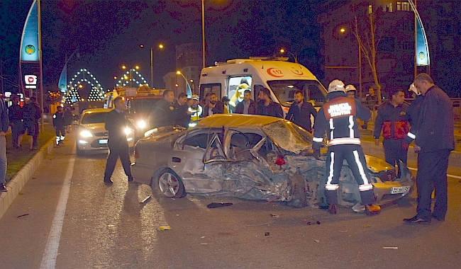 Çevreyolu'nda Kaza.. 4 Kişi Yaralandı