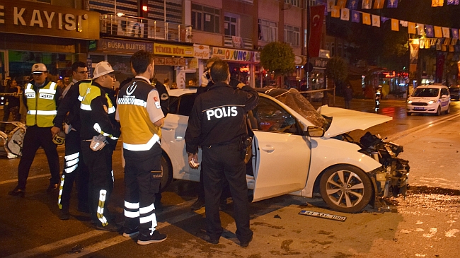 İnönü Caddesi'nde Feci Kaza