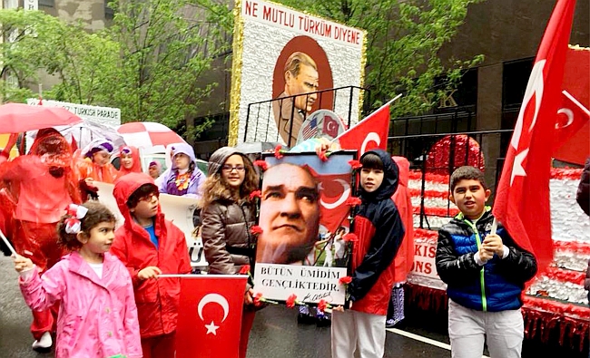 New York'ta Geleneksel Türk Yürüyüşü Yapıldı