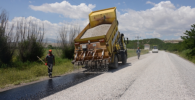 Yazıhan'da Grup Yolu Asfaltlanıyor