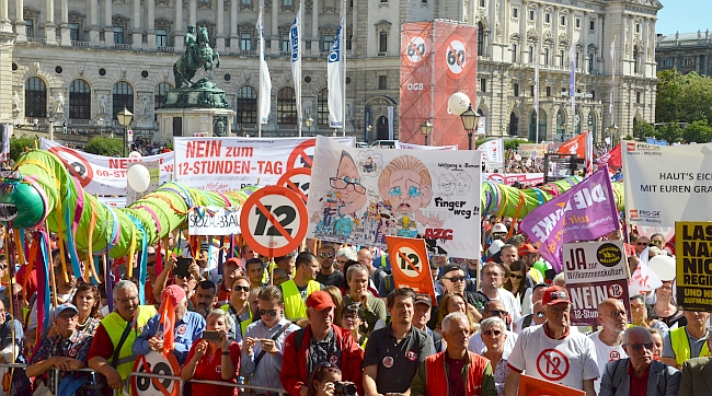 Avusturya'da Irkçı Hükümet Protesto Edildi
