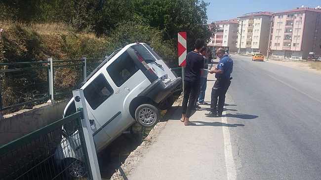 Oto Sulama Kanalına Düştü