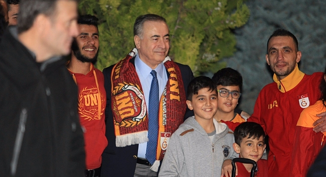 Galatasaray Kafilesini Taraftarları Karşıladı