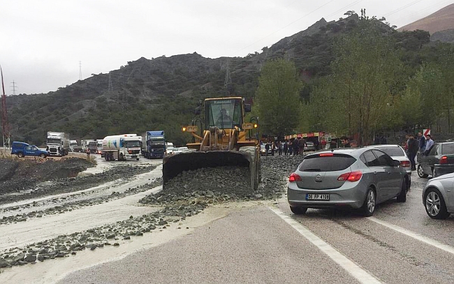 Yağış Heyelanlara Yolaçtı