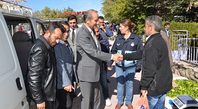 Başkan Pazarcıların Sorunlarını Dinledi