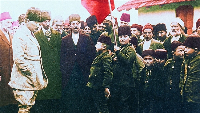 Atatürk'ü Minnet ve Özlemle Anıyoruz