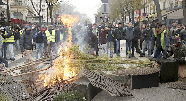 Fransa'da Yüzlerce Gözaltı