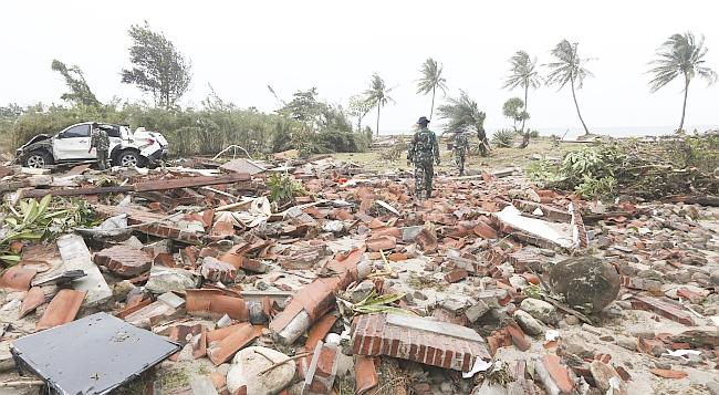 Endonezya'da Tsunami Kurbanı Sayısı 429'a Ulaştı