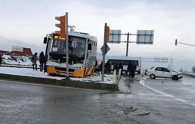 Akçadağ'da Kaza.. 3 Yaralı