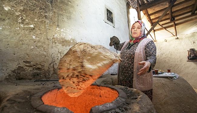 "Sabah Ezanında Kalkıp Tandırı Yakıyorsun.."