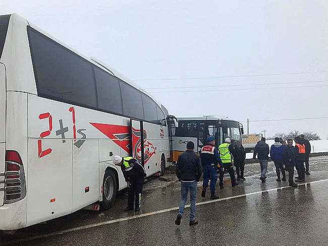 Akçadağ Yol Ayrımında Kaza.. 1 Ölü 17 Yaralı..