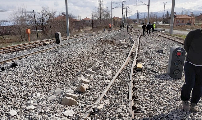 İstasyonda Kaza.. Yük Vagonları Çarpıştı