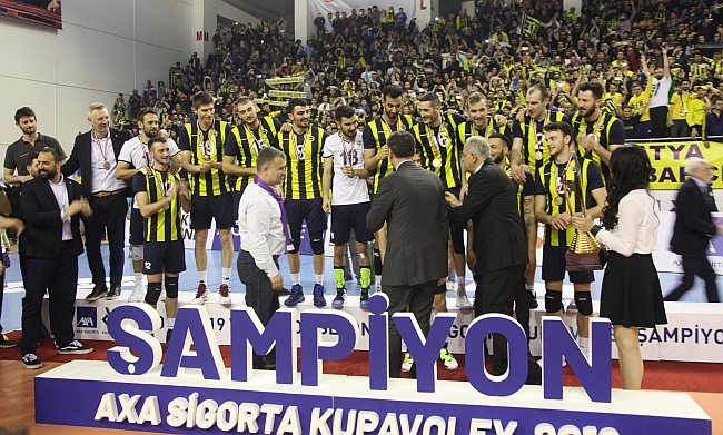 AXA Kupa Voley'in Şampiyonu Fenerbahçe