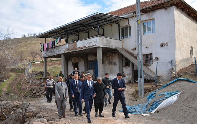 Vali Deprem Bölgesinde İnceleme Yaptı