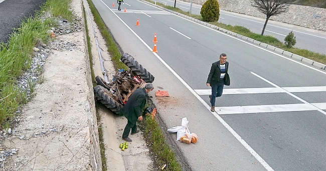 Traktör Devrildi, Sürücü Yaralandı