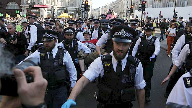 Londra'daki Çevreci İşgal Eyleminde 682 Gözaltı
