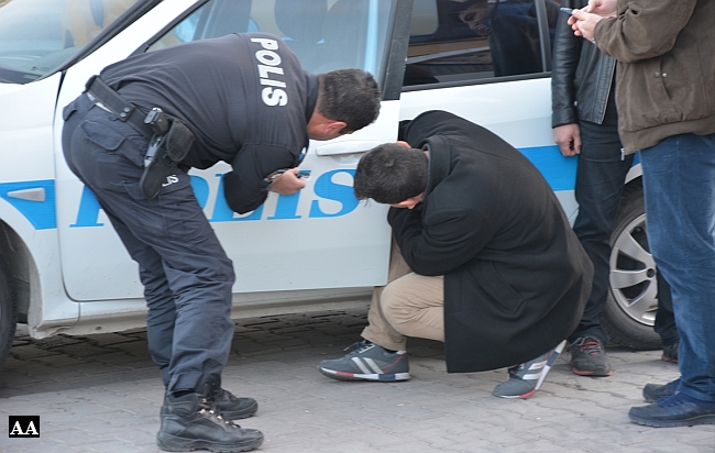 AKP Önünde Polise Silahlı Saldırı