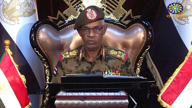 Sudan'da Askeri Konsey Başkanı İstifa Etti