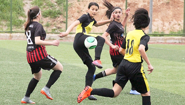 Yıldız Kızlar Futbol Maçları Oynandı